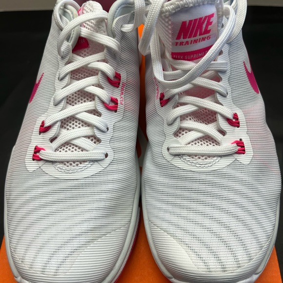 Women’s Nike Flex Supreme TR 4 - Brand new in box- Size 6.5 - Picture 3 of 10